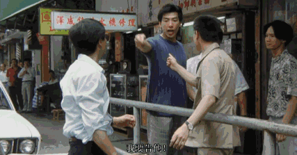 搞笑gif:兄弟快跑,被媳妇逮住了,打的好惨!