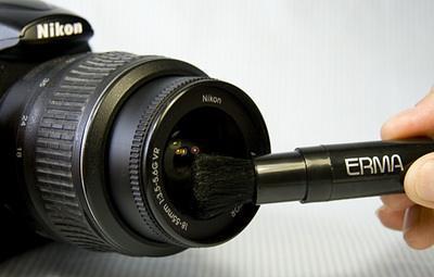 怎么防止相机镜头进灰和给相机除尘的方法