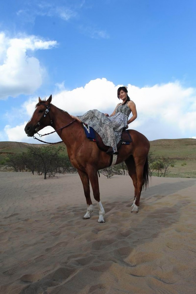 美女骑马照你最喜欢第几个