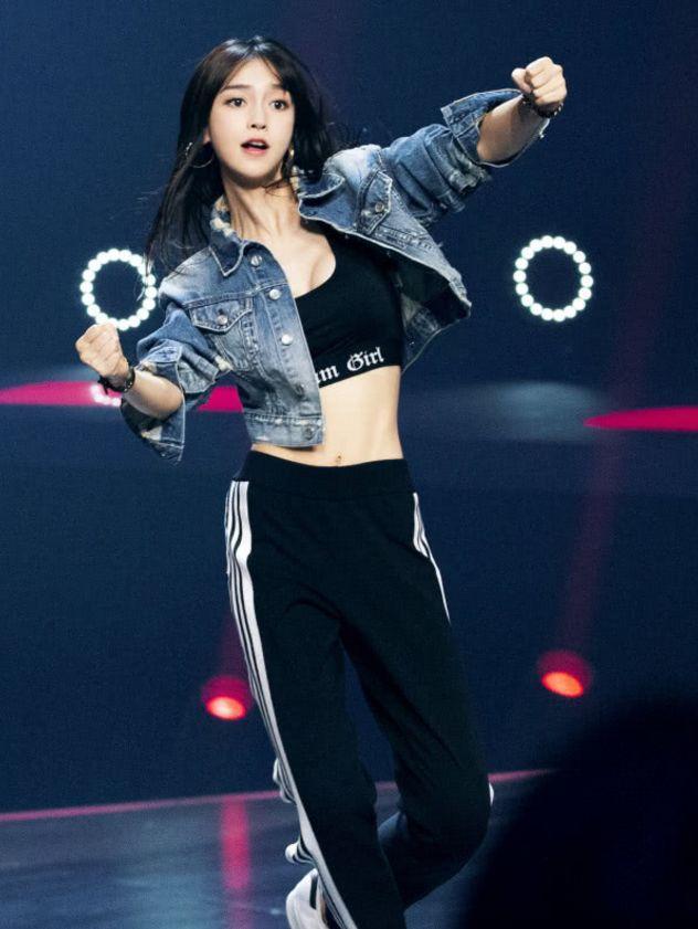 baby新舞林大会照片公开,不演戏又去跳舞了,马甲线十分吸睛