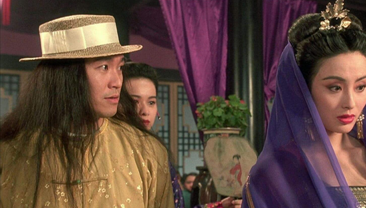 这里面少不了周星驰的功劳,此后两人又陆续出演了《逃学威龙》