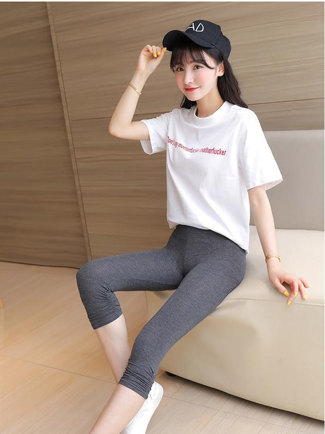 时尚美女紧身裤穿搭尽显完美曲线