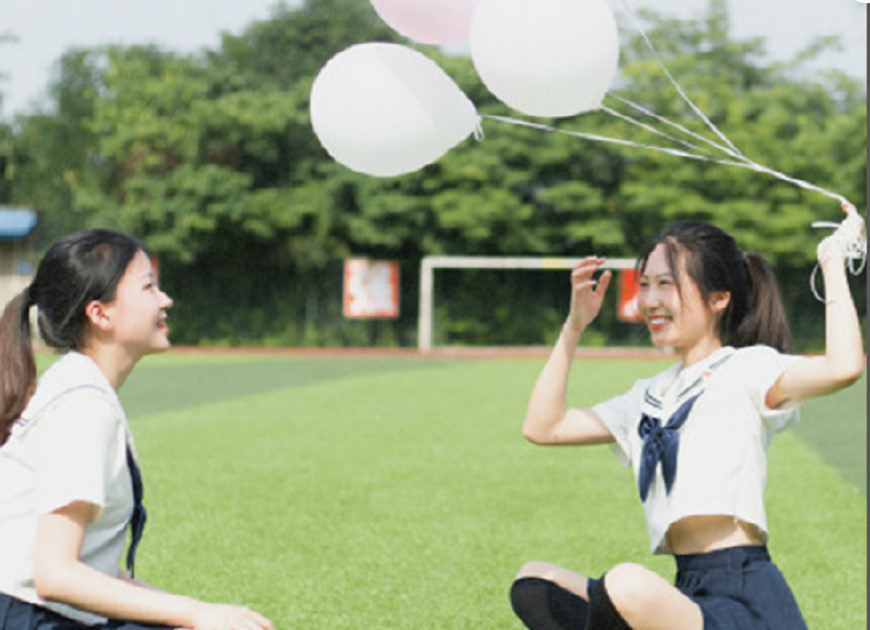 高考过后晒毕业照,素颜高中生,网友,又是别人家的女同学