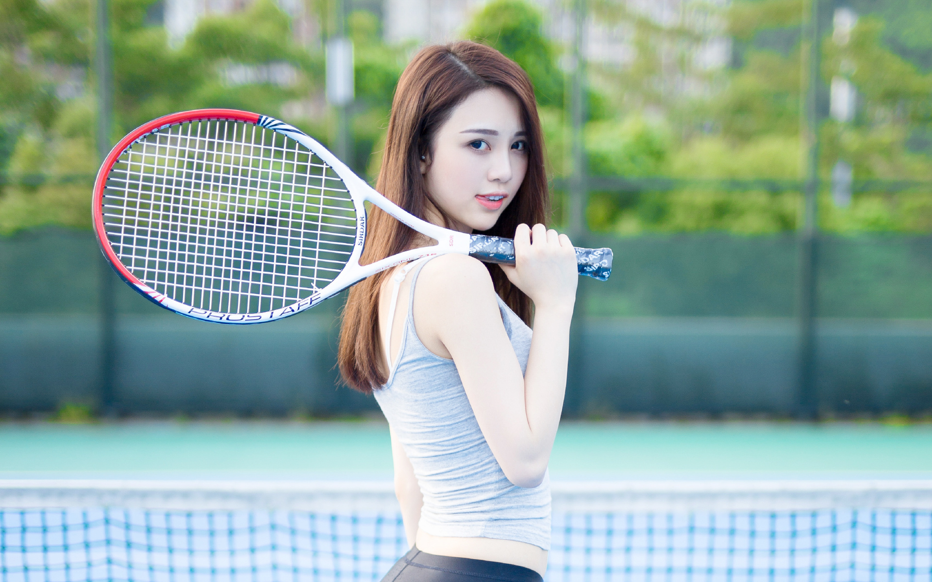 一个女人的眉毛展现出了她们对待感情的态度