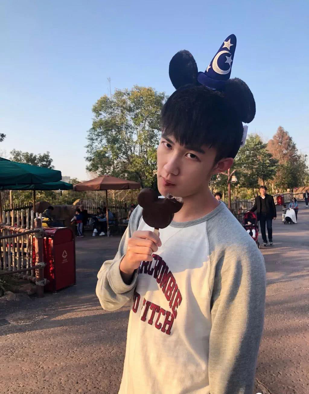 帅哥∣一枚颜值爆棚的小奶狗别人的男友从没让我失望过龚昊