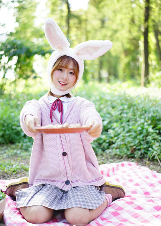 粉嫩小兔子女孩甜美小树林写真集 @微相册 @微博摄影