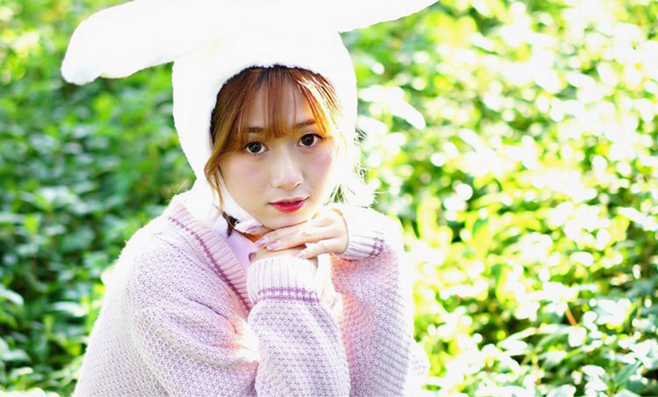 粉嫩小兔子女孩甜美小树林写真集 @微相册 @微博摄影