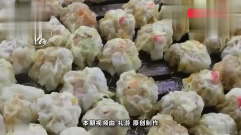 潍坊大叔摆摊做油煎凤尾鱼一晚只卖五十条太快