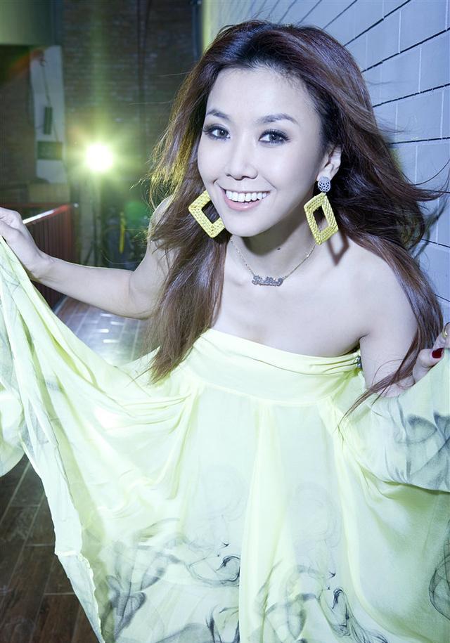 25岁出道, 花50多万去韩国整容火遍全国, 因吸毒毁了前途