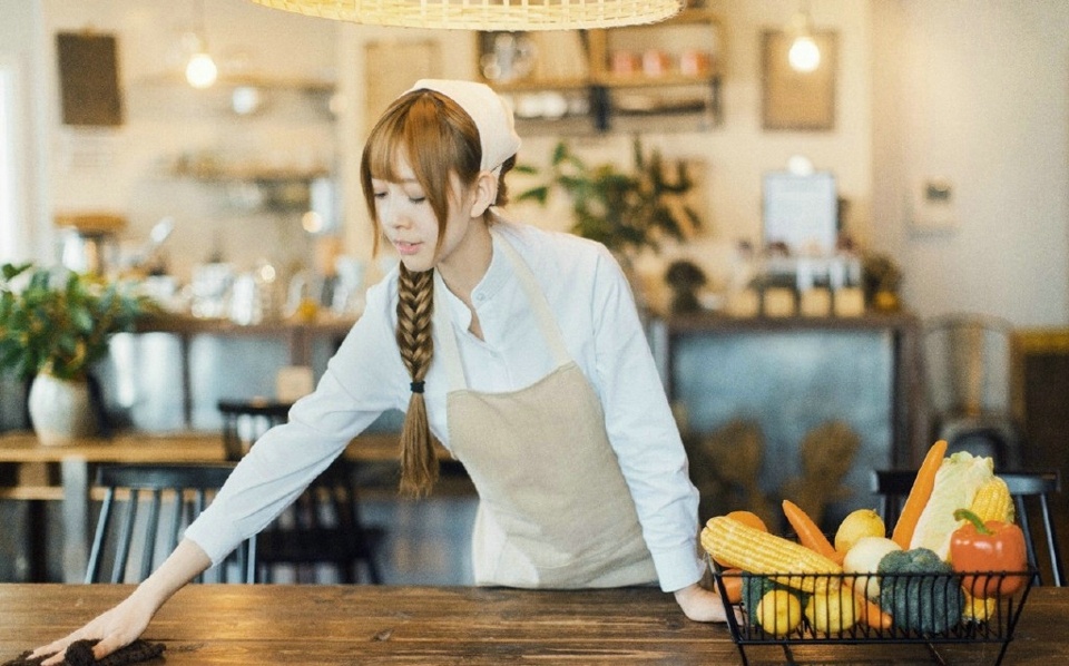 蛋糕房内的美厨娘清新白嫩肌肤写真集 @微相册 @微博摄影