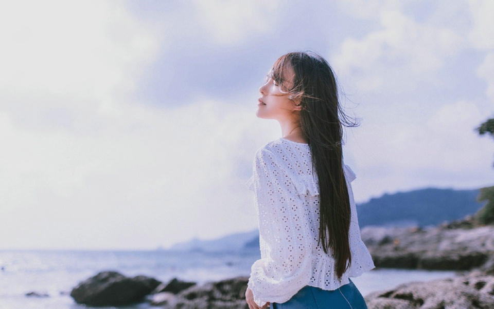 海边的气质长发精致五官美女秀发飘逸写真集 @微相册 @微博