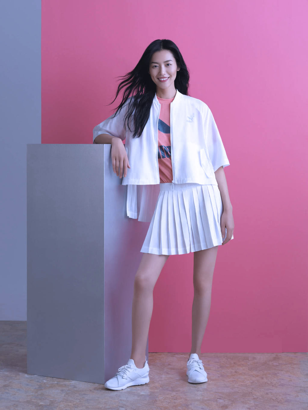 刘雯扎高马尾现身,年轻10岁似大学生,网友:简直是妥妥的美女