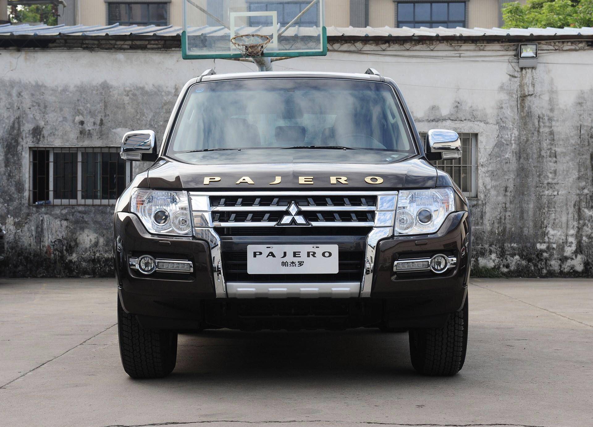 原装进口不足40万,标配v6机头,帕杰罗为何卖不过普拉多?