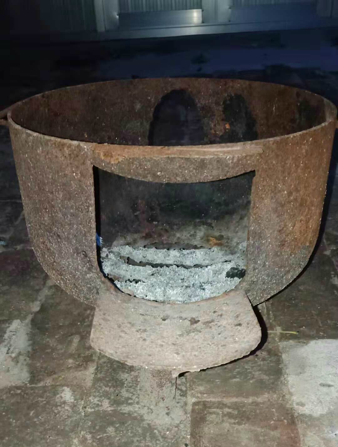 现农村老人最常用的烧水壶,不舍得花钱买煤炭只能用它