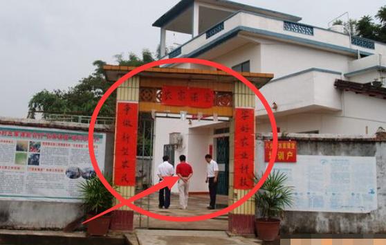 回农村盖房子的人注意了,大门口朝着这几个方向,风水不好