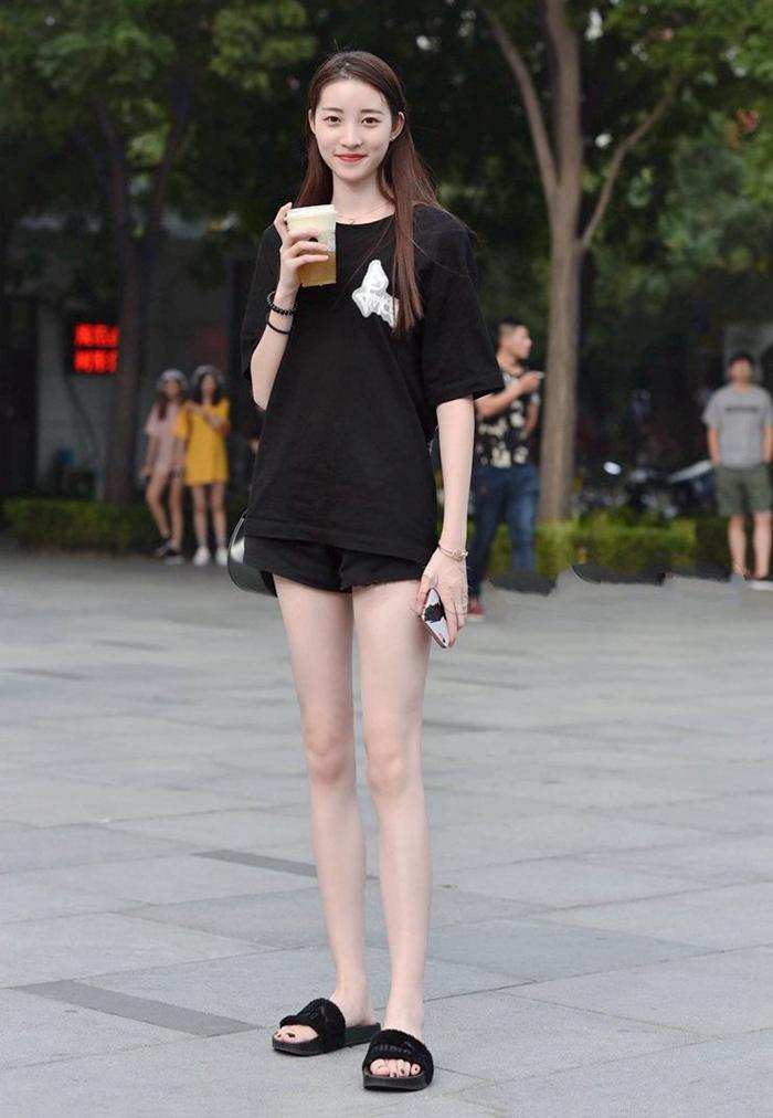 大长腿女生的时尚拥有这么笔直修长的美腿就是一种自信
