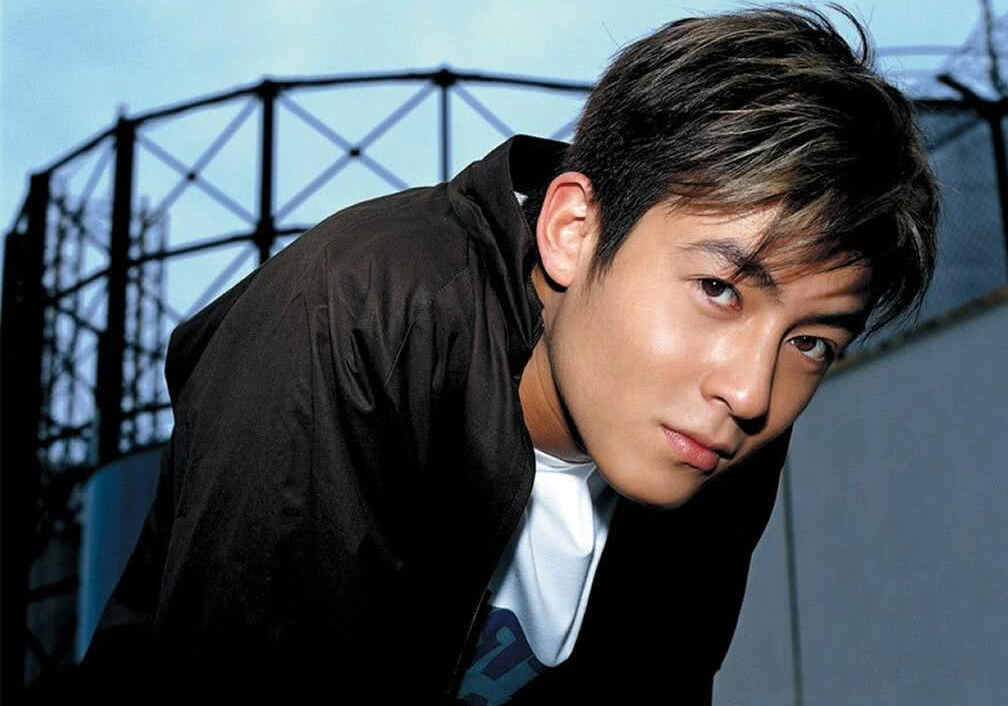 陈冠希说自己电脑里还有未公开的照片,小s听完后不敢相信