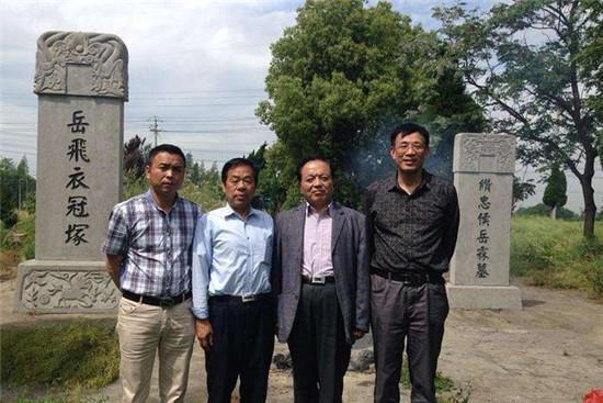 秦桧跪了将近一千年, 累了要站起来, 岳飞后代讲: 绝对不行