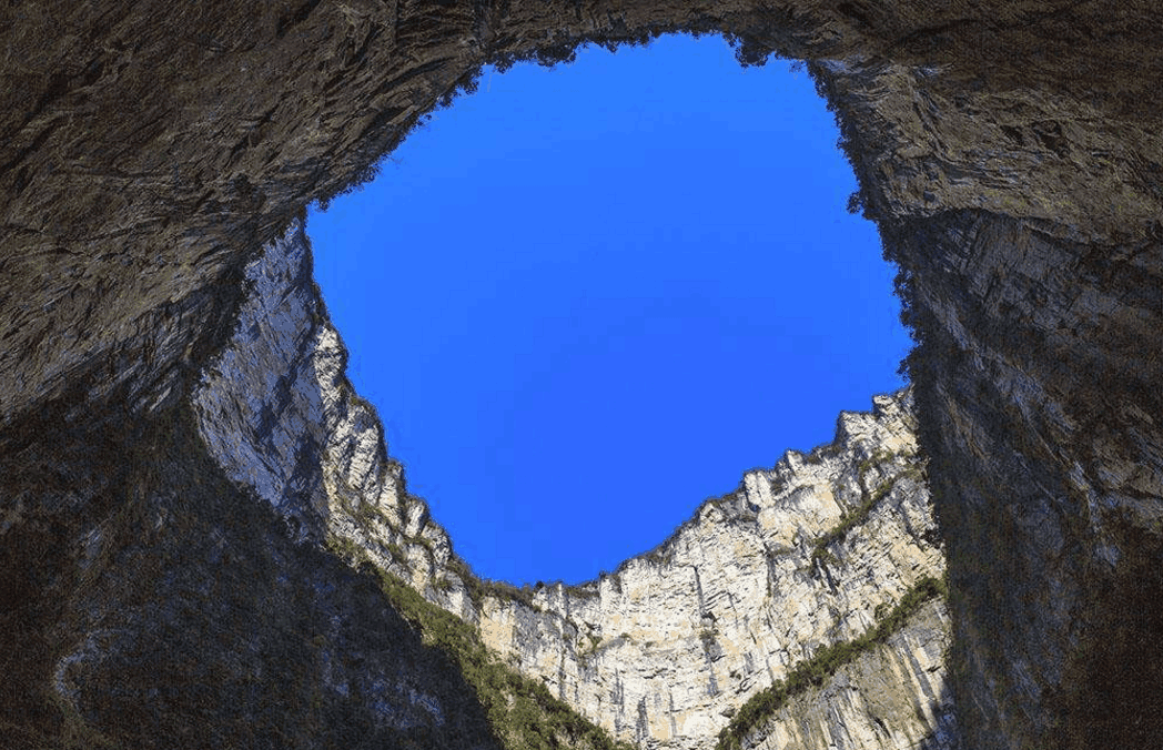 重庆奉节的小寨天坑堪称世界上最大的坑很是壮观