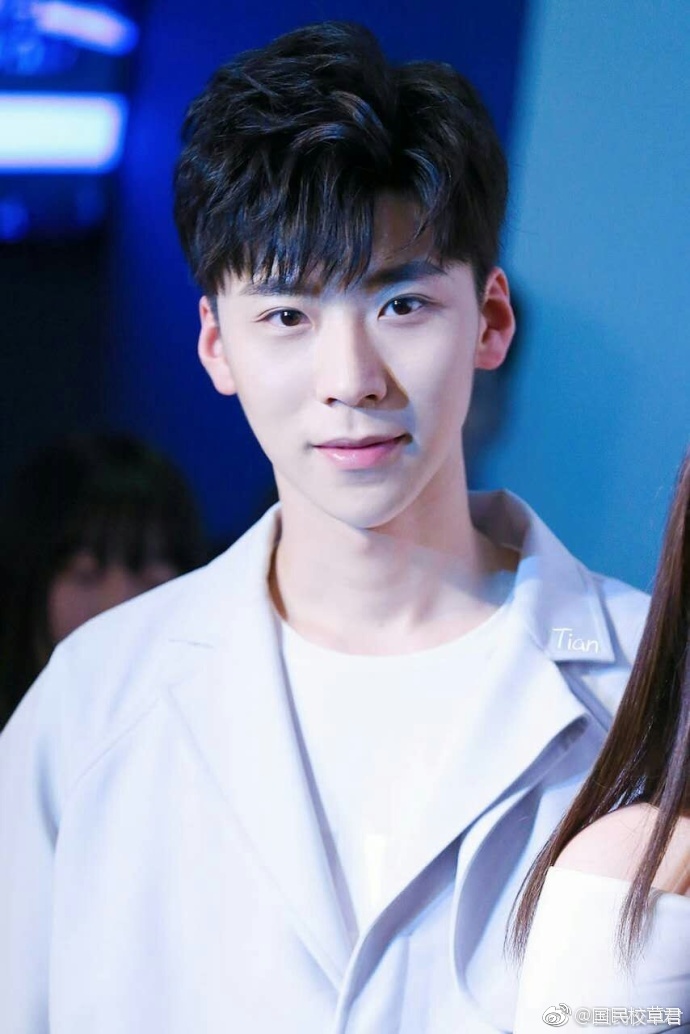 歌手当中最会打乒乓球的,打乒乓球中最会演戏的