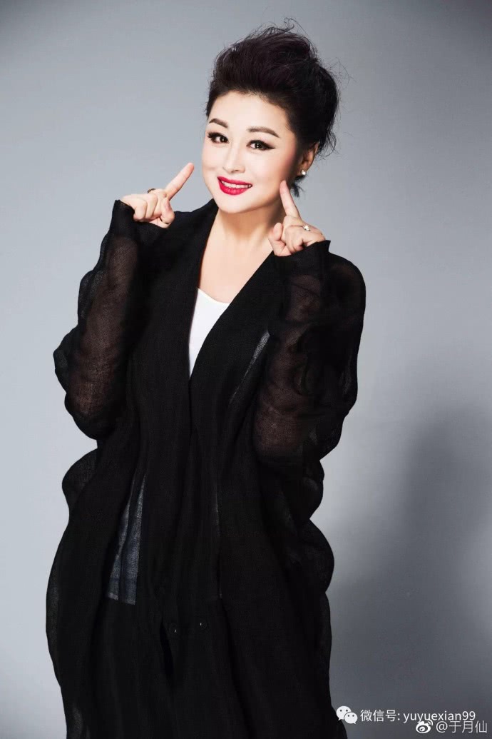 赵本山小姨子年轻时太漂亮了!谢大脚原来这么美,现在"逆生长"|赵本山|