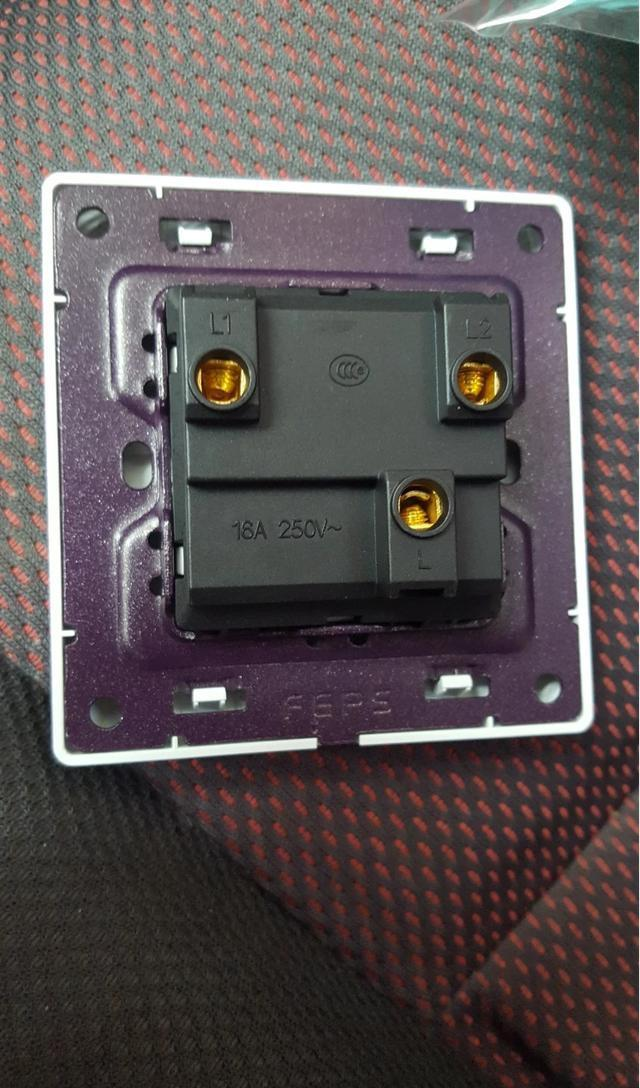 开关上有ll1l2三个接线端子