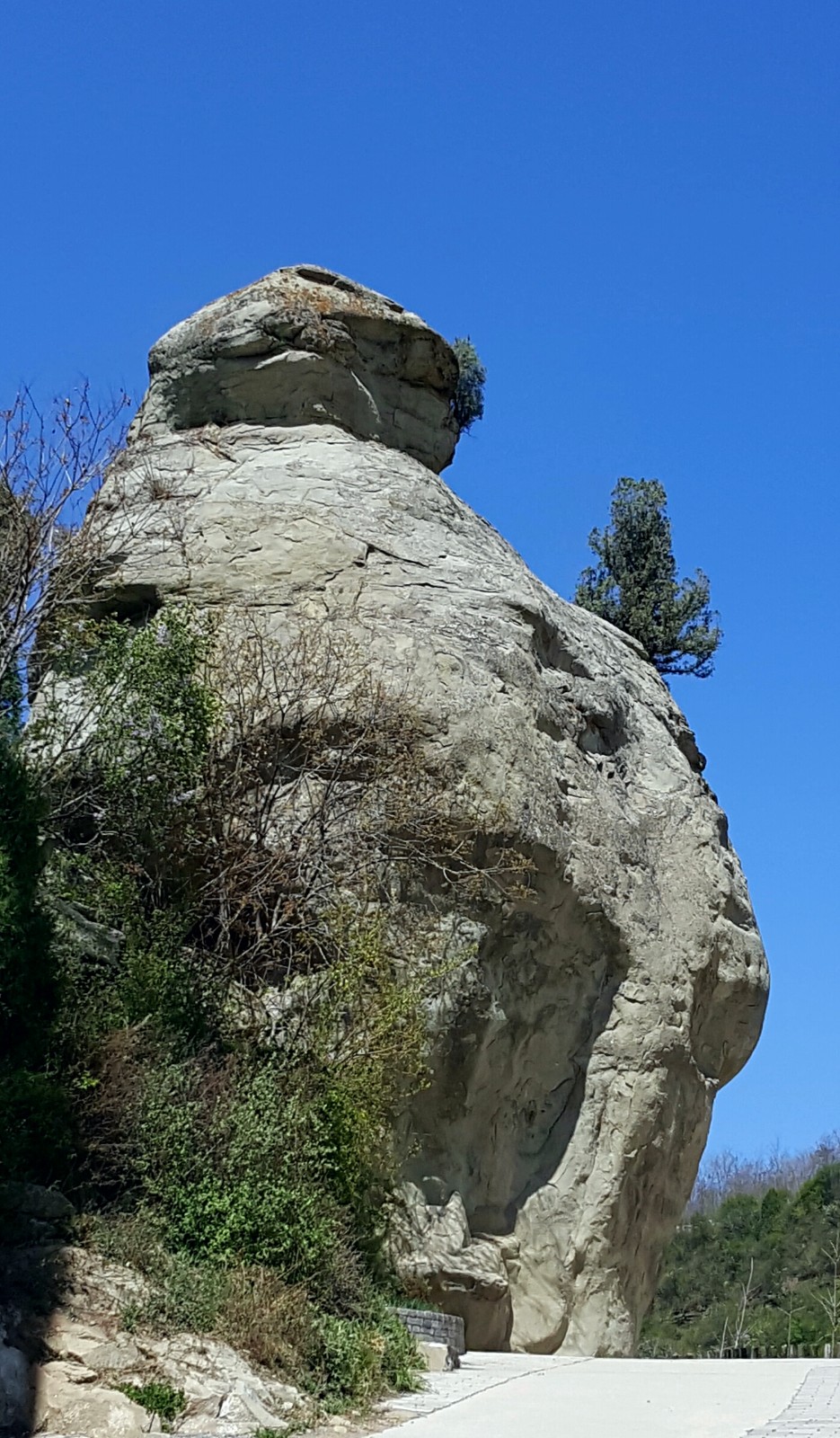 渭北罕见的天然石崩奇观----金锁关石林
