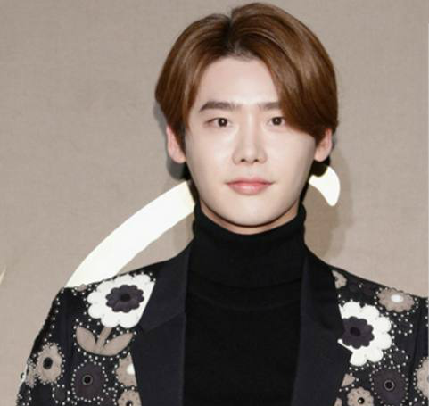 清爽的背头造型是余文乐的最爱,邓超尽显时尚潮男范