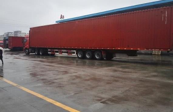 顺丰京东大批量启用中置轴货车 17.5米大板和变态集装箱危险了