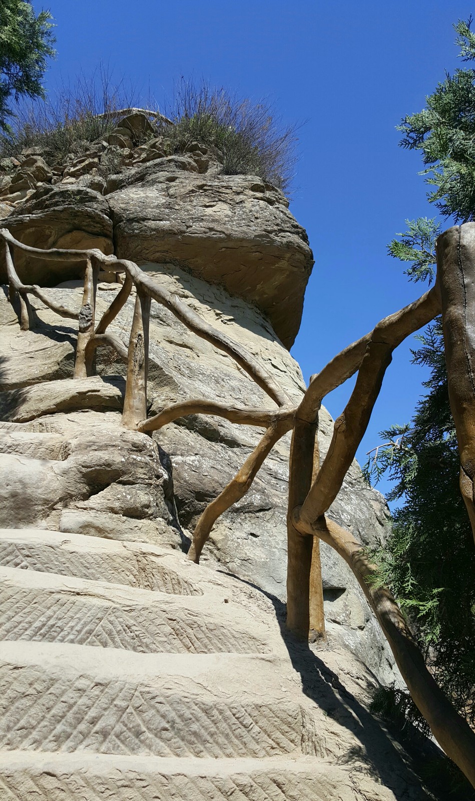 渭北罕见的天然石崩奇观----金锁关石林