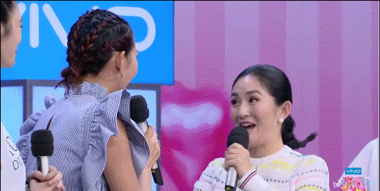 她马上就投入到工作当中了,当时她产后复出录制《快乐大本营》的时候