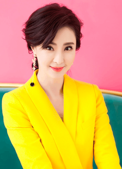 两人同演《倚天屠龙记》走红,如今一人片约不断,她却做幕后工作