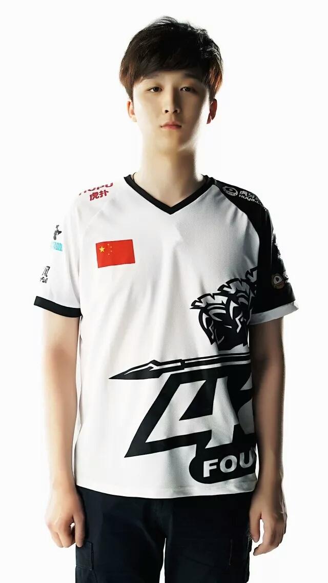 中文名吴峥,队内位置是自由人,擅长mini14,sks,m416等,2017