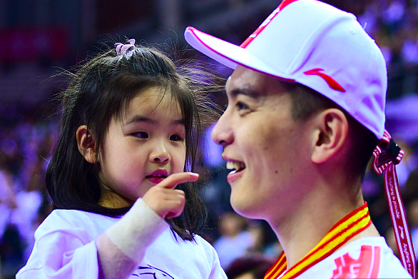 杨鸣宣布退役!cba第一帅哥终圆冠军梦,这14年值了!