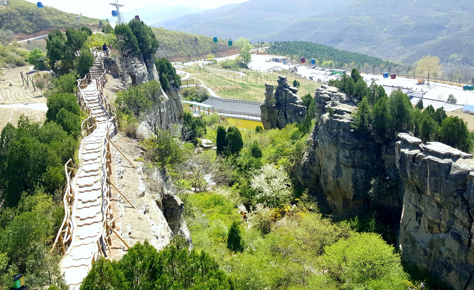 渭北罕见的天然石崩奇观----金锁关石林