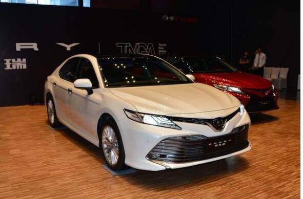 迈腾330T豪华版和2018款凯美瑞2.5L,家用哪个