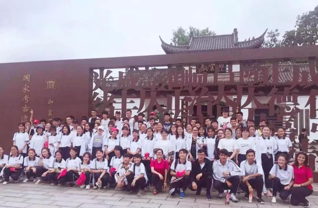 南昌莲塘一中克州班的老师们为啥如此受学生喜欢?|新疆|克州|老师|莲塘|学生_新浪新闻