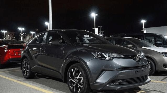 丰田chr到港,配8色氛围灯,售12万,国产车凉了