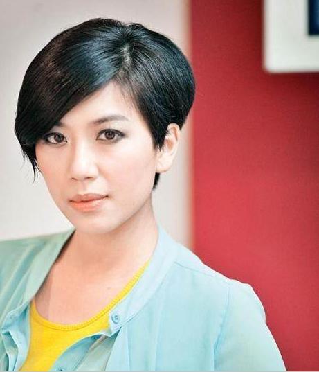 两人同演《潜行狙击》走红,今一人片约不断,她有才华却无戏可拍