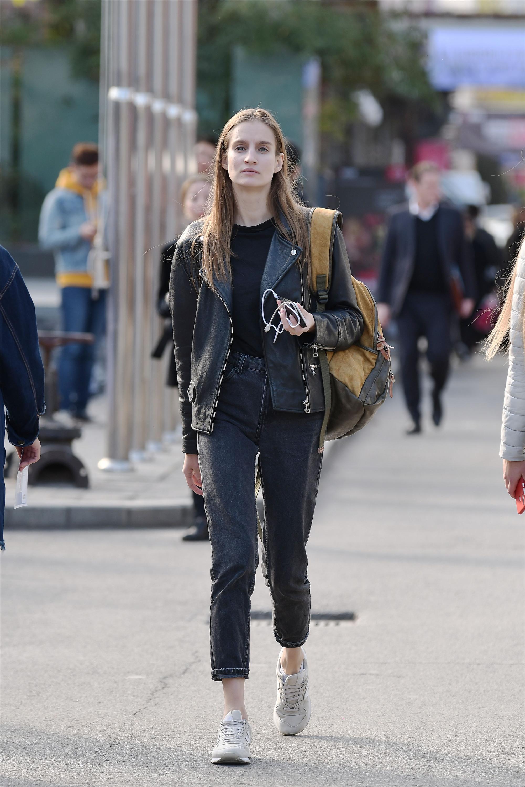 走下t台的模特,就是一群爱美的高个长腿姑娘