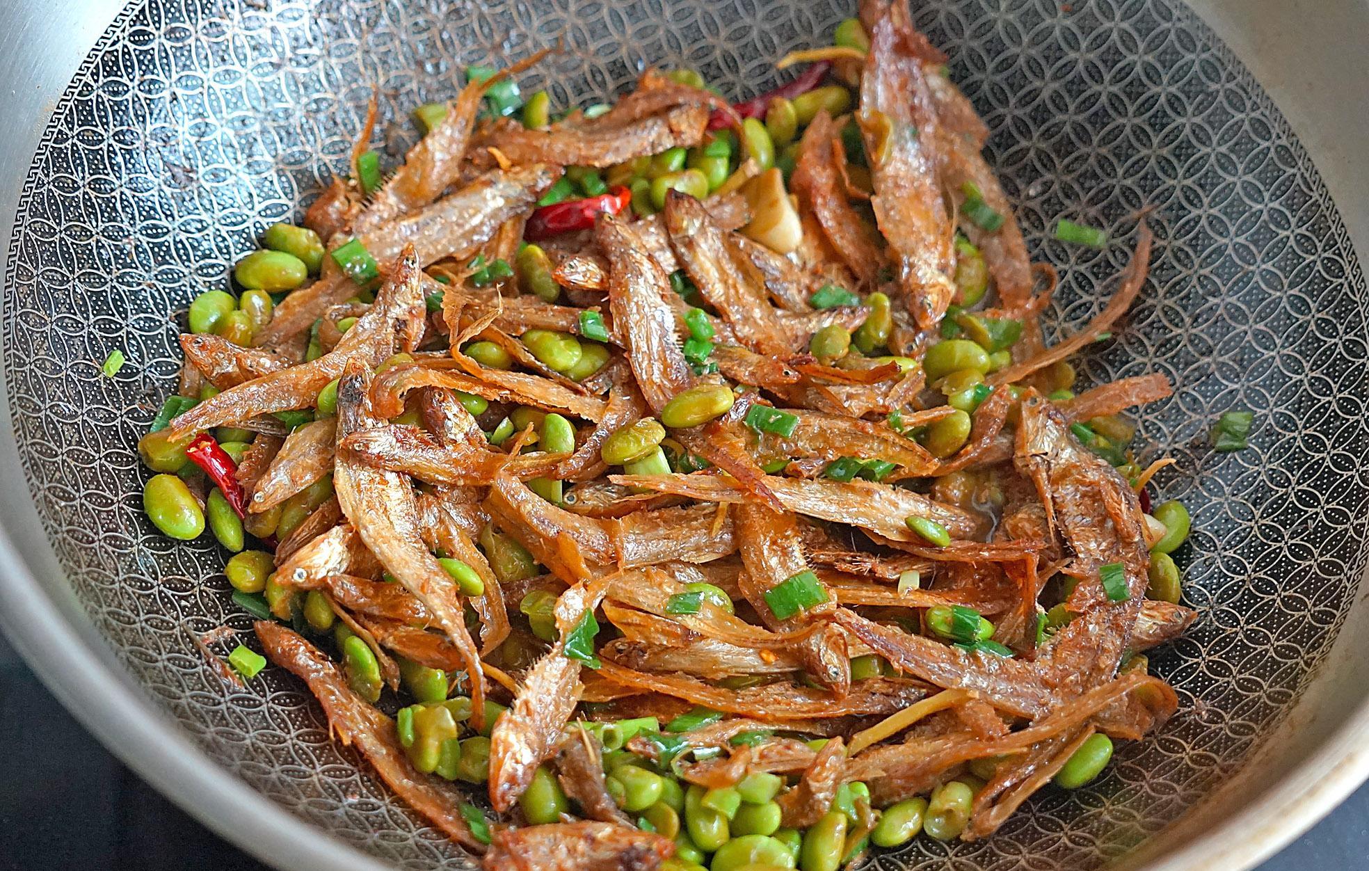 初秋炎热没食欲,炒盘咸鱼干,开胃又下饭,我家常爱吃