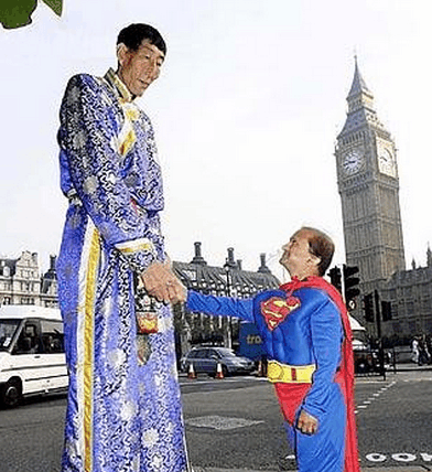 全世界最高的5个人 第一比姚明还要高一米 最后一个是中国女子