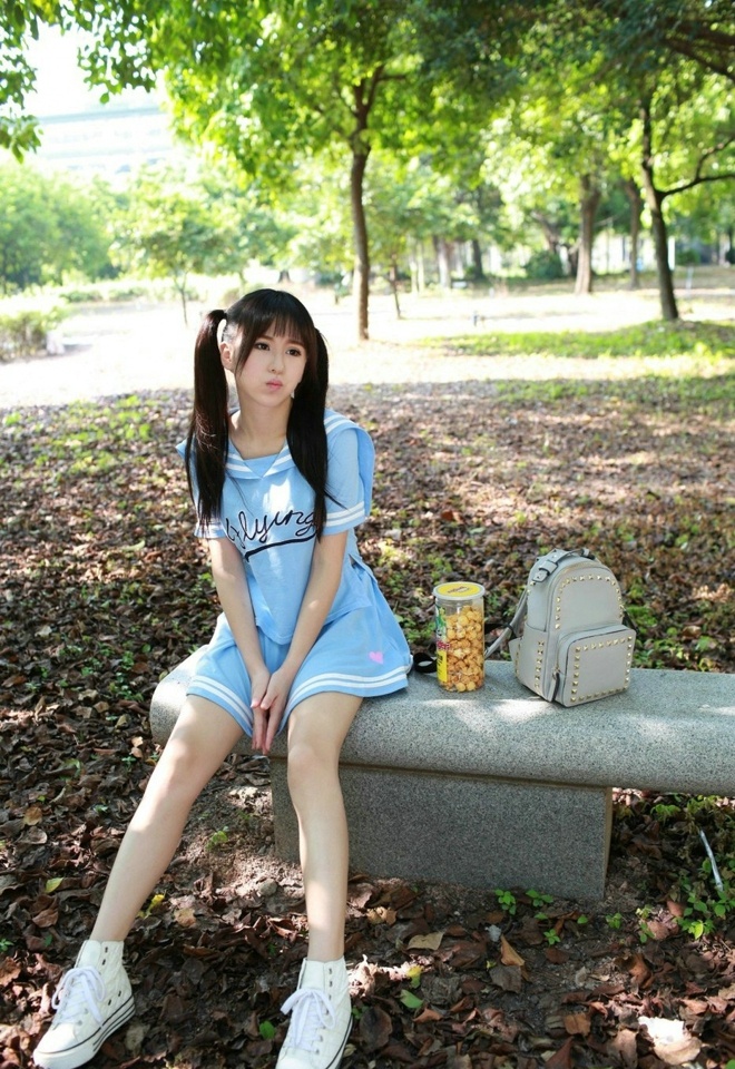 清纯90后美女唐雨辰小清新迷人户外粉嫩俏皮唯美写真