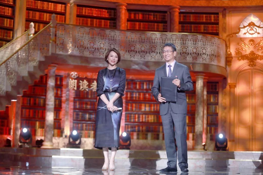 《朗读者》第十二期【故乡】|君自故乡来,应知故乡事|余华|贾樟柯|故乡_新浪新闻