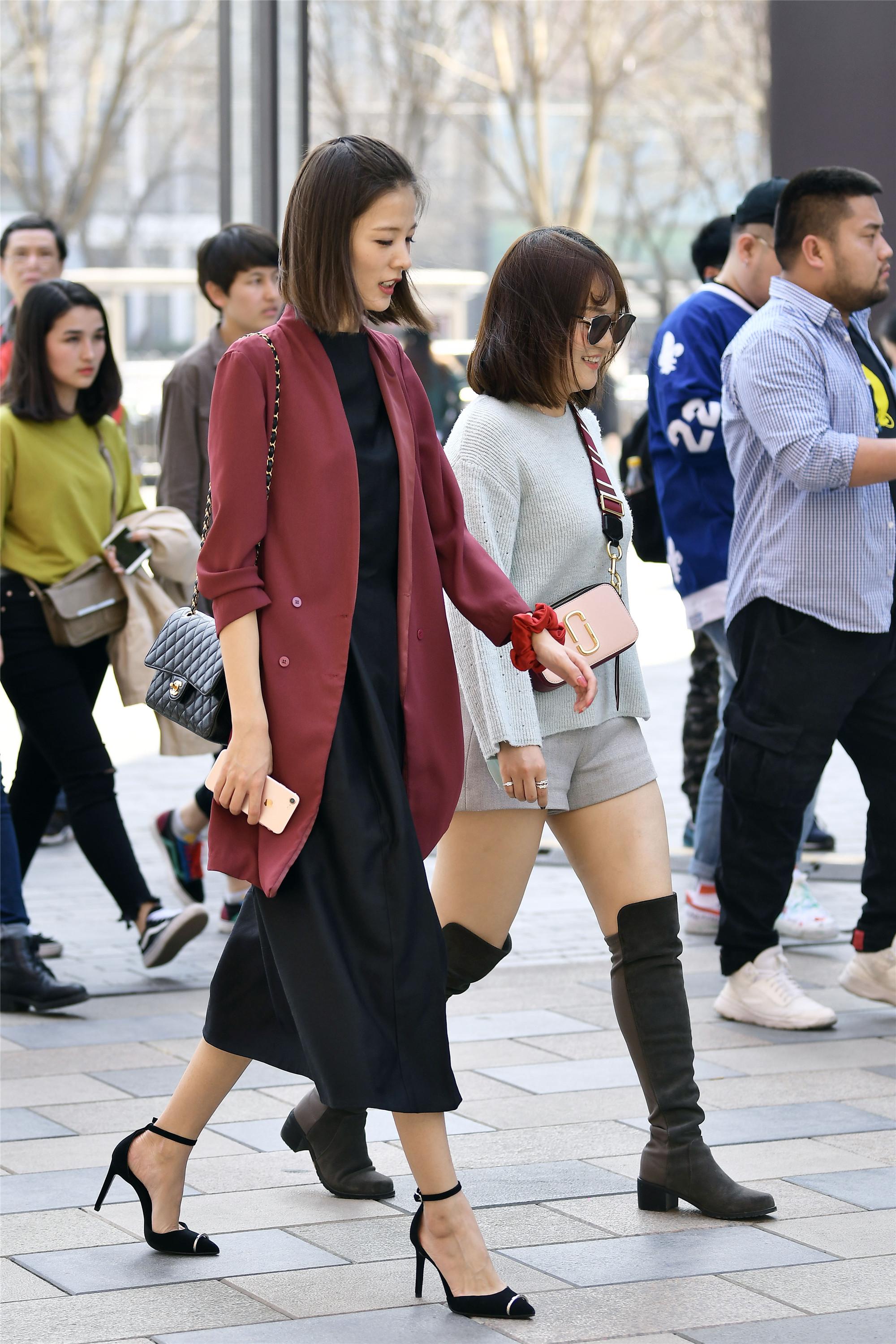 周末三里屯人气爆满,时尚的姑娘开始扎堆到这里逛街