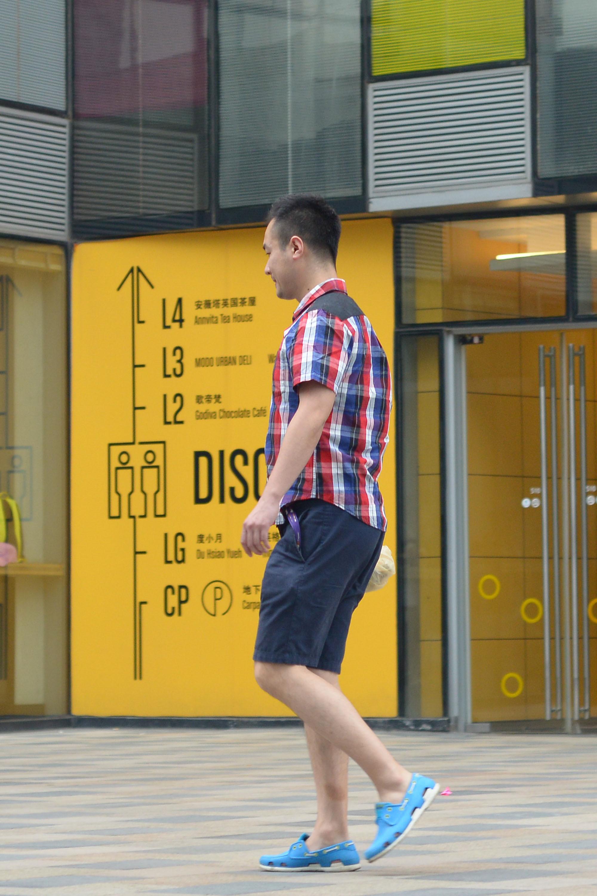 来这里逛街的帅哥什么样子的最迷人