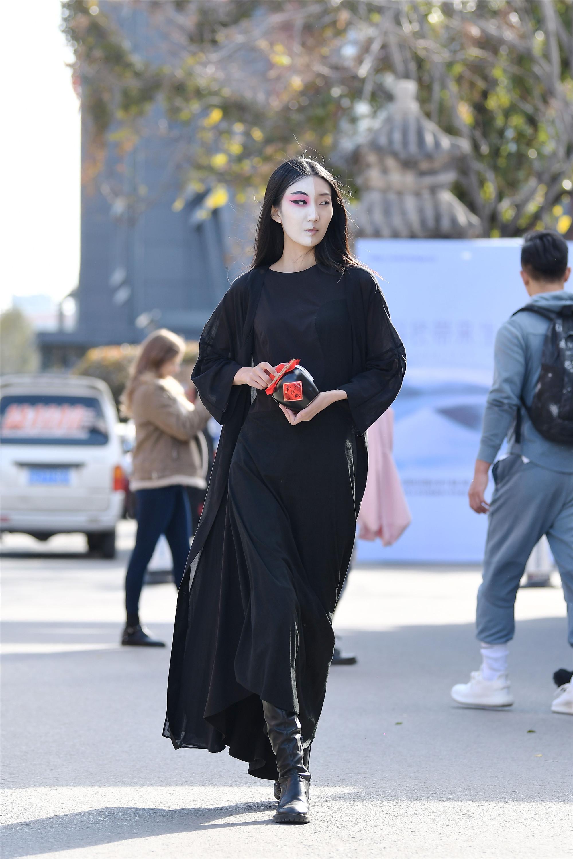 走下t台的模特,就是一群爱美的高个长腿姑娘