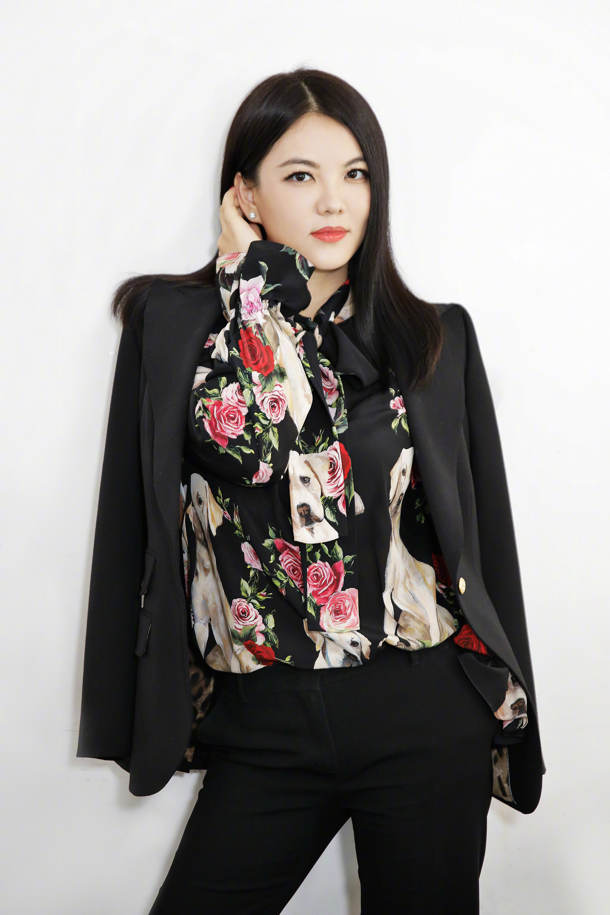 李湘瘦身成功,一身西装女人味爆棚,霸气的女王又回来了