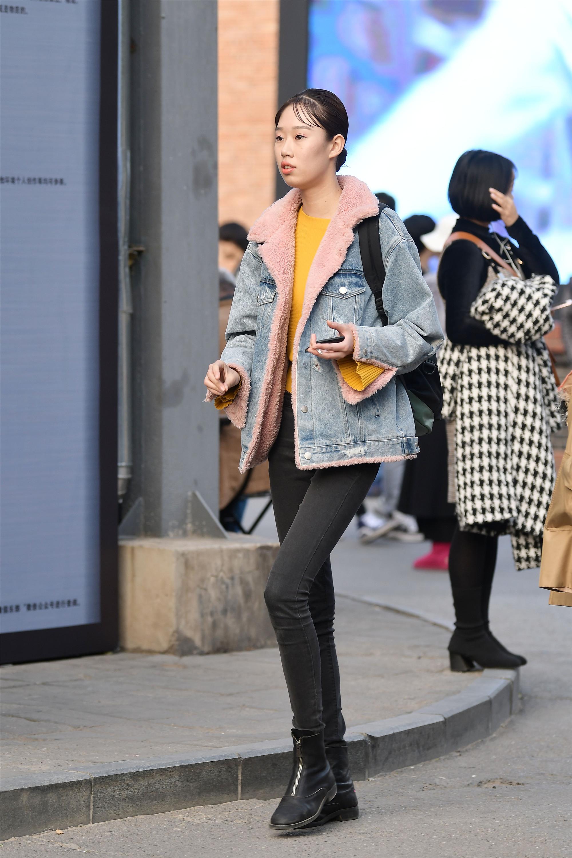 走下t台的模特,就是一群爱美的高个长腿姑娘