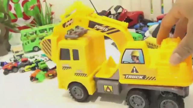 变形汽车和挖掘机玩具车试玩,婴幼儿宝宝玩具